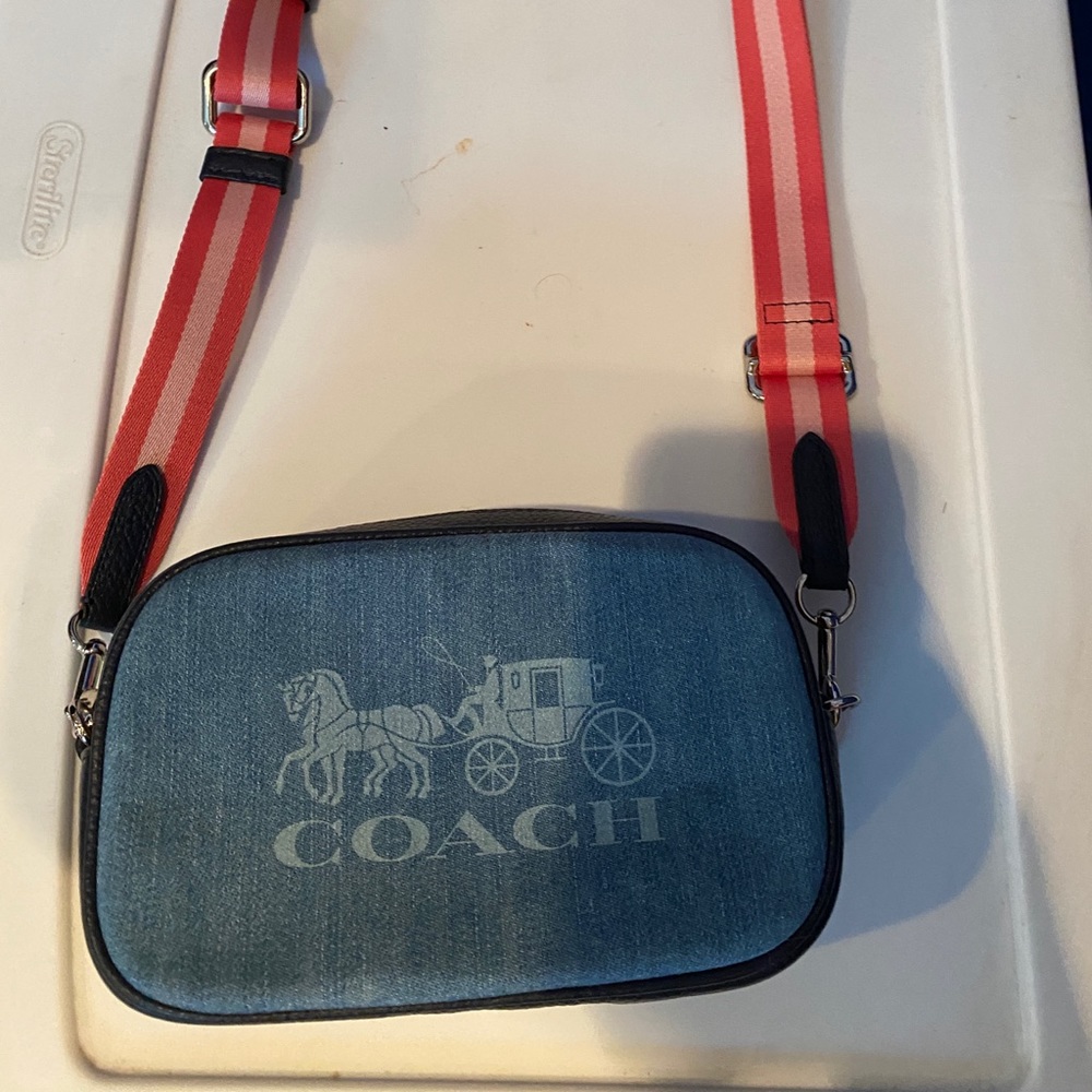 Coach wallet with adjustable strap option. Strap is not included for the back.